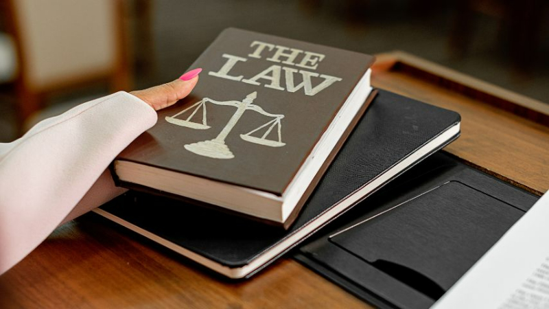 تفاوت آزمون وکالت، قضاوت و سردفتری